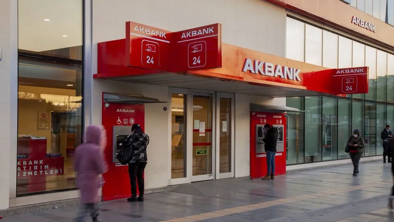 Akbank’tan emeklilere 100 bin TL’ye varan promosyon paketi