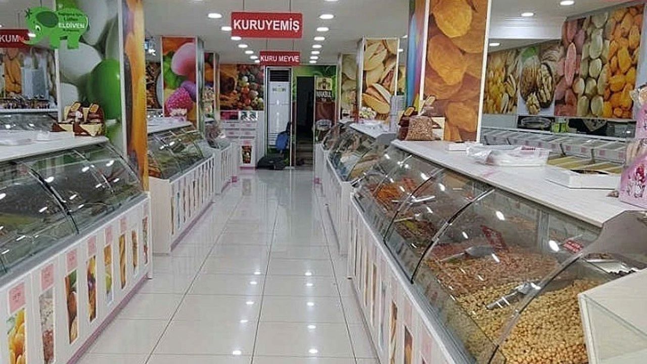 Bakanlık listesini güncelledi! Ünlü kuruyemiş zincirinin ürünlerinde gıda boyası tespit edildi